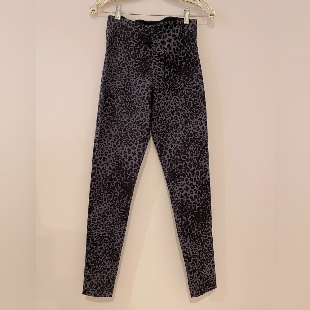LYSSE Grey Leopard Print Toothpick Denim, Size Small - Picture 4 of 10